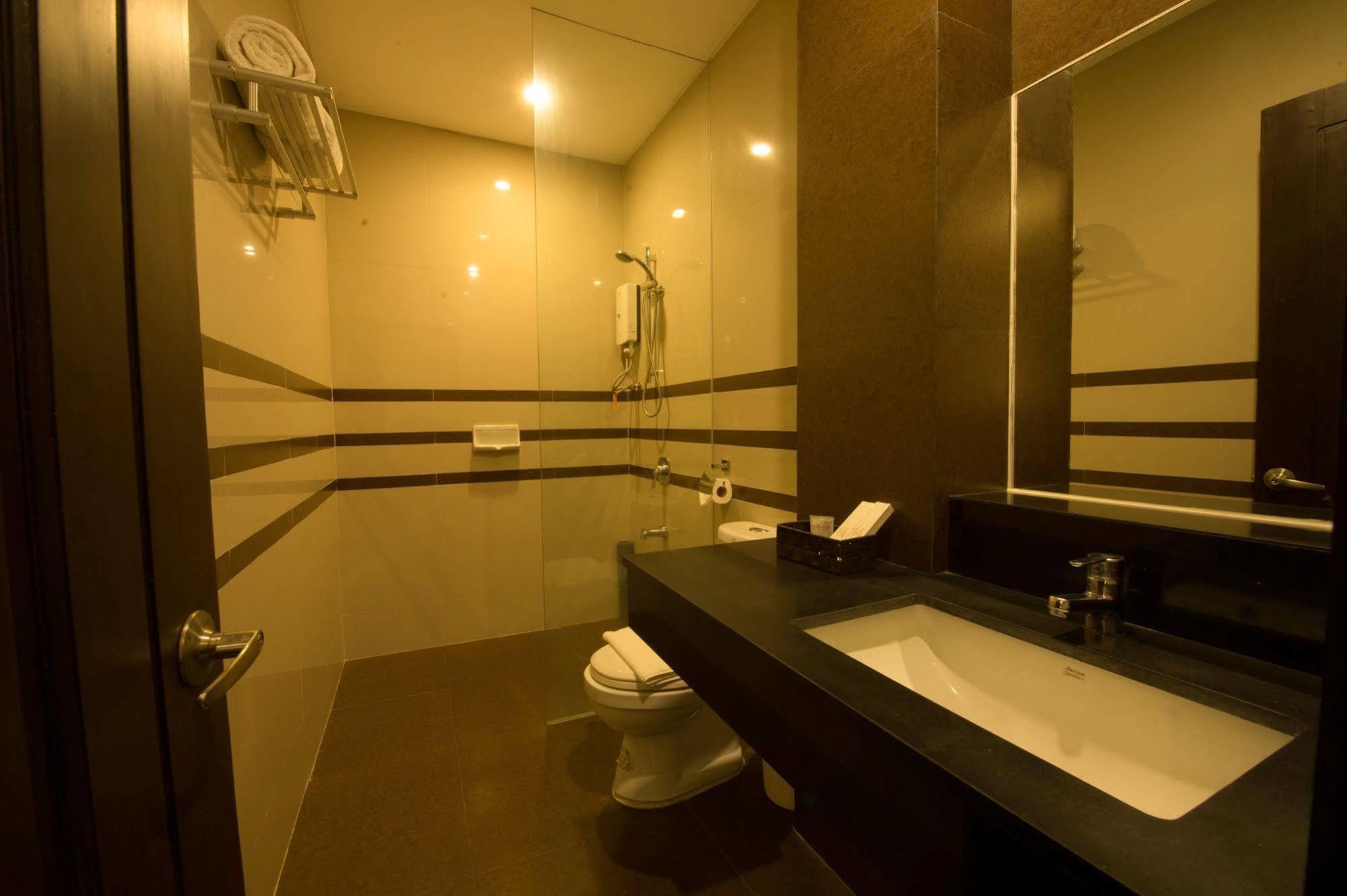 Infinity Suites Davao Exterior foto